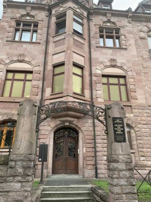 Stilvolle 4 Zimmer Wohnung im Logenhaus