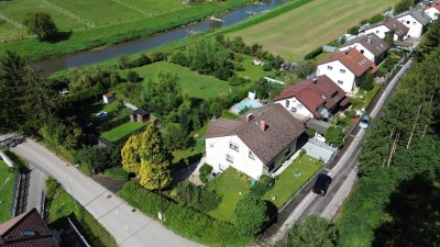 2 bis 3 Familienhaus mit Vollkeller, mit 4 Garagen, Brunnen/Werkstatt - 2 Zufahrten