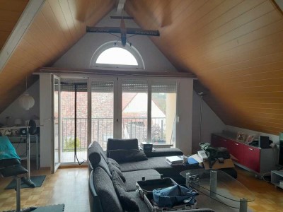 Gepflegte 2 Zimmer-Dachgesschoßwohnung mit Balkon in Elchesheim-Illingen