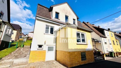 Modernisiertes Einfamilienhaus mit Nebengebäude in erhobener Lage mit Panoramablick
