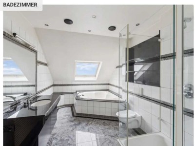 Geschmackvolle, modernisierte 2,5-Zimmer-Maisonette-Wohnung mit geh. Innenausstattung mit EBK
