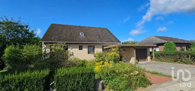 Vollunterkellertes Einfamilienhaus mit großzügiger Raumaufteilung, Garage und Carport