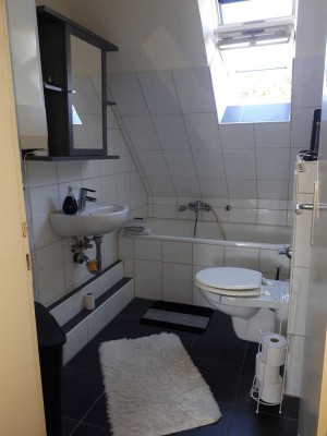 Ruhige und helle 2,5-Zimmer-DG-Wohnung