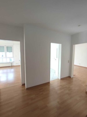 700 € - 61 m² - 2.0 Zi. Küche, Bad , Keller ,Balkon.