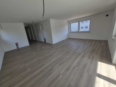 Erstbezug nach Neubau: Großzügige 5-Zimmer-Wohnung mit Top-Ausstattung und S-Bahn-Anschluss