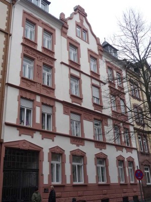 Helle, sehr grosszügige  2-Zimmer Dachgeschosswohnung