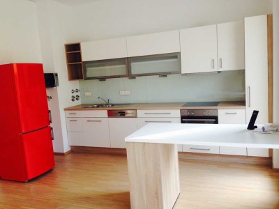 Stilvolle, neuwertige 3-Raum-Wohnung mit geh. Innenausstattung mit Balkon und EBK