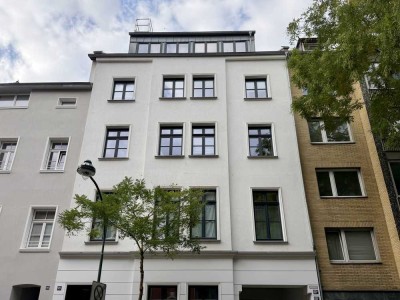 Stilvoll sanierte Altbauwohnung in Friedrichstadt – 4 Zimmer, Balkon  und  Toplage