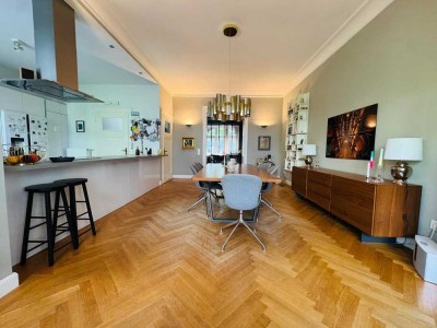 Leben Sie in einer Stadtvilla mit viel Platz in Rheinnähe