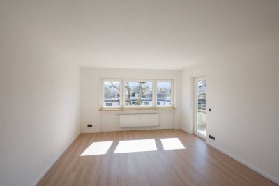 Helle und frisch renovierte 2,5-Zimmer-Wohnung mit Südbalkon