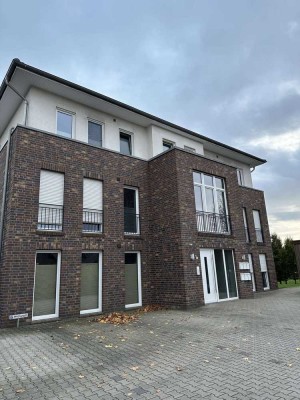 *** Moderne  EG Wohnung 3 ZKB mit Terrasse und Carport in Holdorf ***