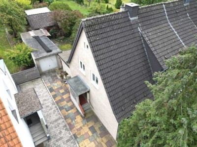 *Sanierungsobjekt auf großem Grundstück - für Handwerker mit Vision!
