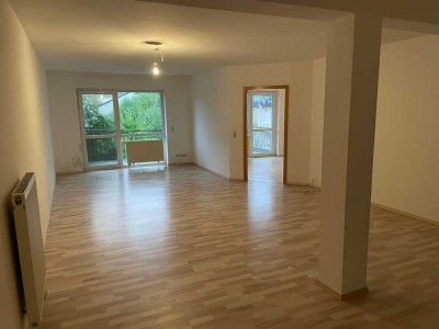 Ruhig gelegene 2 Zimmerwohnung mit Einbauküche und Tiefgaragenplatz