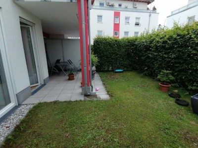 Barrierefrei – Helle Drei Zimmer Erdgeschosswohnung mit kleinem Garten