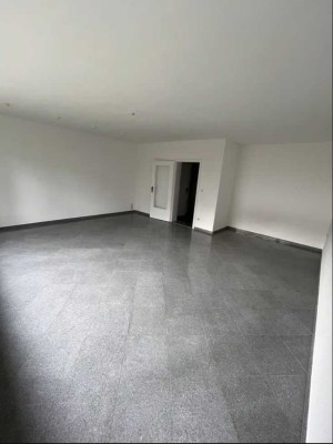 Exklusive 4-Zimmer-Wohnung mit gehobener Innenausstattung mit Balkon und EBK in Meerbusch