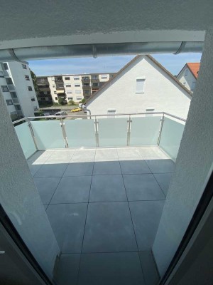 Erstbezug nach Sanierung mit Einbauküche und Balkon: ansprechende 3-Zimmer-Wohnung in Leonberg