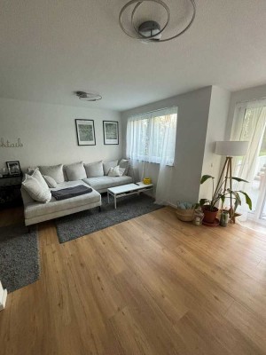 Neuwertige 2,5-Zimmerwohnung mit Balkon & Stellplatz