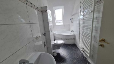"PREISKNALLER"_Geräumige 2-Zimmer Wohnung im Dachgeschoß****