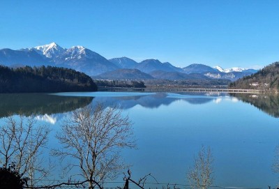 See- und Bergblick, Gartenwohnung mit großer Terrasse, 4 Zimmer, 2 Autoabstellplätze überdacht