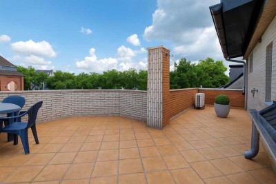 Stilvolle Maisonette-Wohnung mit Dachterrasse in charmantem Jugendstilhaus!