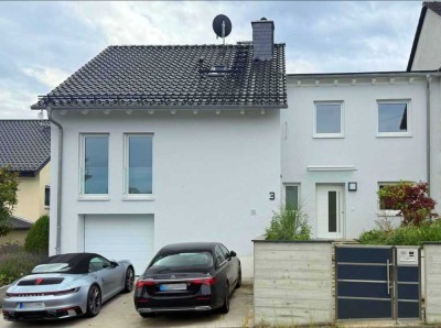 Kernsanierte Doppelhaushälfte mit Aufzug und Wintergarten in Neu-Anspach