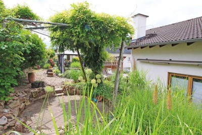 1-2-Familienhaus + Einliegerwohnung, ruhig, Garten, Doppelgarage ** PROVISIONSFREI für den Käufer**