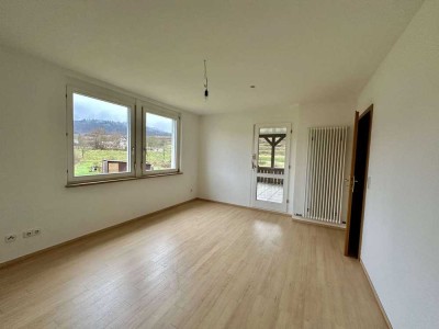 Großzügige 4-Zimmerwohnung mit Balkon und Garage in Bahlingen