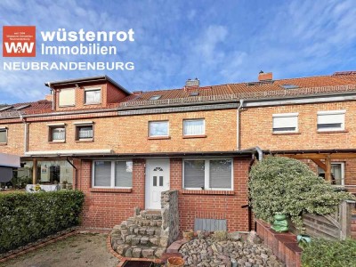 FAST IN DER CITY: TOP AUSGESTATTETES REIHENHAUS MIT EINBAUKÜCHE + VERANDA + KELLER + DOPPELGARAGE