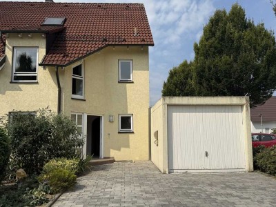 GEPFLEGTES REIHENECKHAUS MIT GARAGE