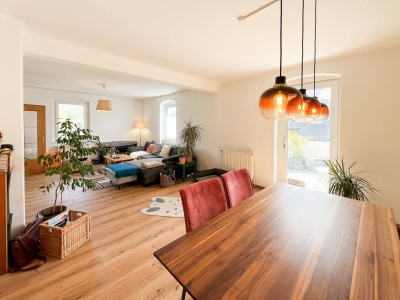 Seltene Gelegenheit in zentraler Lage: 2 verbundene Wohneinheiten mit Garten &amp; Terrasse in Gmunden