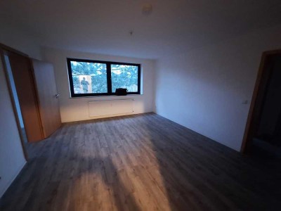 4 Raum Wohnung mit Balkon frisch gestrichen