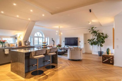 Exklusive Wohnung mit luxuriöser Innenausstattung, Ablöse EBK und Terrasse in München Bogenhausen