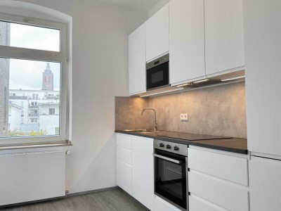 Erstbezug nach Sanierung mit Einbauküche: Freundliche 2-Zimmer-Wohnung