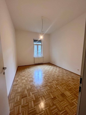 Charmantes 2-Zimmer-Apartment mit Terrasse in ruhiger Innenhoflage