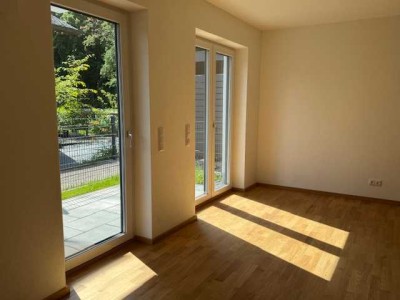 Erstbezug: Charmante, tageslichtverwöhnte Terrassenwohnung. Unweit der Amper.