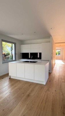 Traumhafte Wohnung mit eigenem Garten & Terrasse in der Nähe zum Dichterviertel – Erstbezug 2025