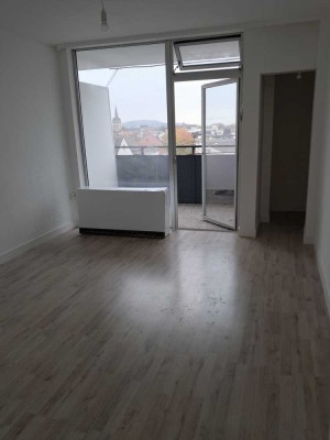 Renovierte Stadtwohnung mit Balkon