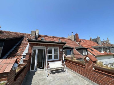 Helle renovierte 2,5 Zimmer Maisonettewohnung mit großer Dachterrasse und tollem Ausblick - Zentra