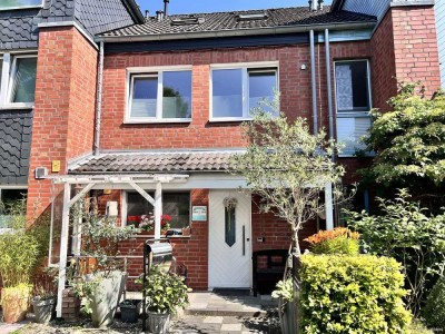 Stilvolles Reihenhaus mit Garten und Garage in Düsseldorf-Hellerhof