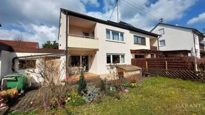 DHH in ruhiger Lage mit schönem Gartengrundstück, EBK und Garage!