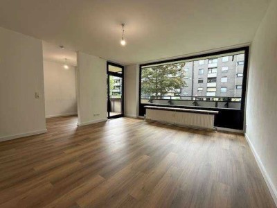 Vollrenoviertes Singleappartement direkt am Schmölderpark in sehr gepflegter Wohnanlage  mit Loggia