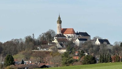 Vermietetes Zweifamilienhaus in ruhiger Lage von Andechs-Erling! Eigennutzung oder Kapitalanlage