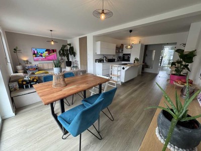 Exklusive, neuwertige 3-Zimmer-Wohnung mit Balkon und Einbauküche in Lich