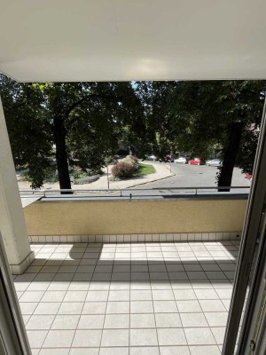 Ruhige und großzügige 3,5-Zimmer-Wohnung mit Balkon und EBK in Worms-Zentrum