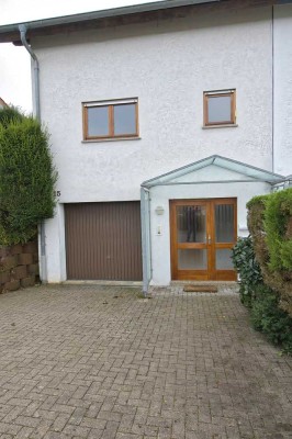 Schönes Reihenhaus mit Garage in Mühlhausen in ruhiger Lage