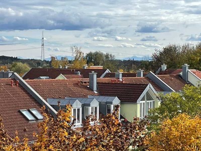 FREI!  chice 2-Zi-ETW mit Alpenblick + großer Loggia + chicem Bad + EBK + Stellpl.in Puchheim/Bhf