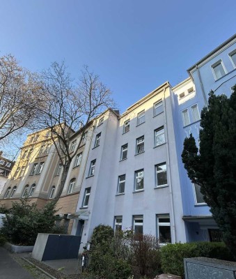 Renovierte helle Wohnung im Kreuzviertel, auch WG geeignet