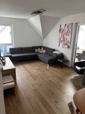 Moderne 4-Zimmer-Wohnung mit Balkon, Außenstellplatz und Tiefgarage mit E-Ladestation – Baujahr 2021
