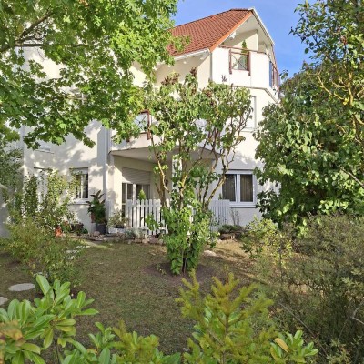 Hochwertige 2-Raum Wohnung mit großer Terrasse in begehrter Lage
