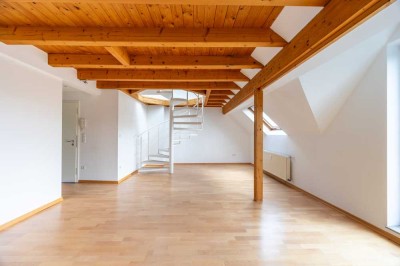 lichtdurchflutete schöne Maisonette-Wohnung mit Garagenstellplatz & großzügigem Balkon in TOP-Lage!